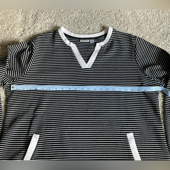 Croft & Barrow V Cut Full Front Pocket Pullover Shirt - Picture 11 of 12